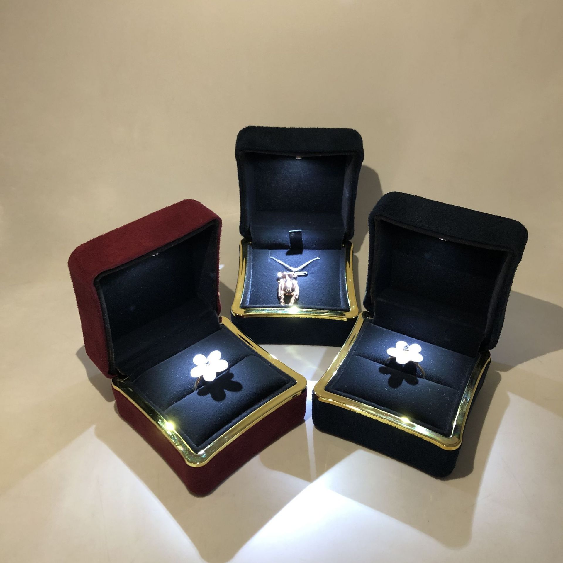 جديد في مصباح ليد صندوق مجوهرا - مراجعة Bar Cart Gold وسعره