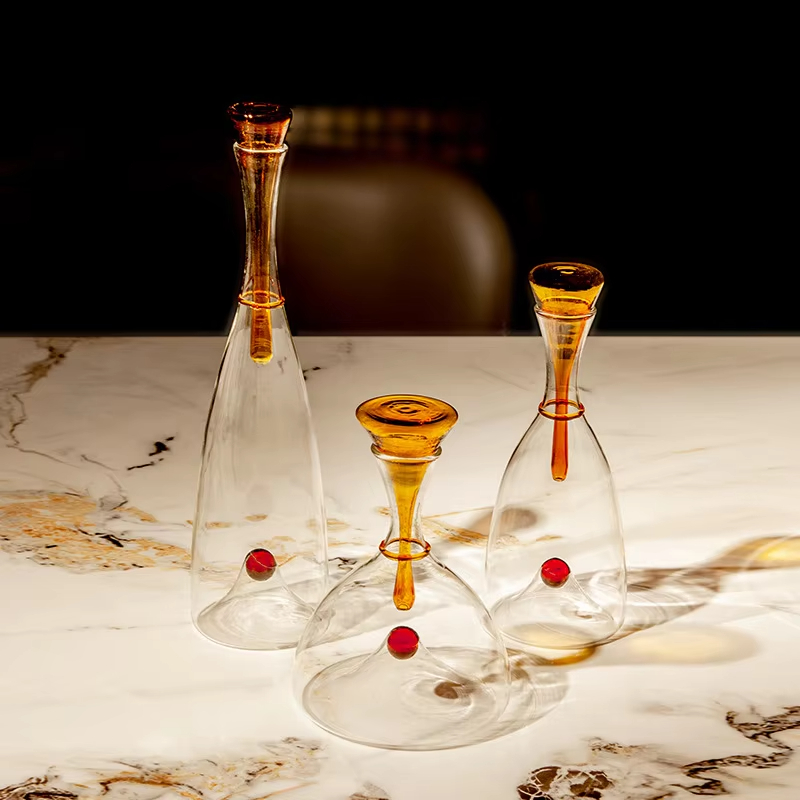 قارورة زجاجية عصرية بتصميم بسي - مراجعة Home Bar And Cabinet وسعره